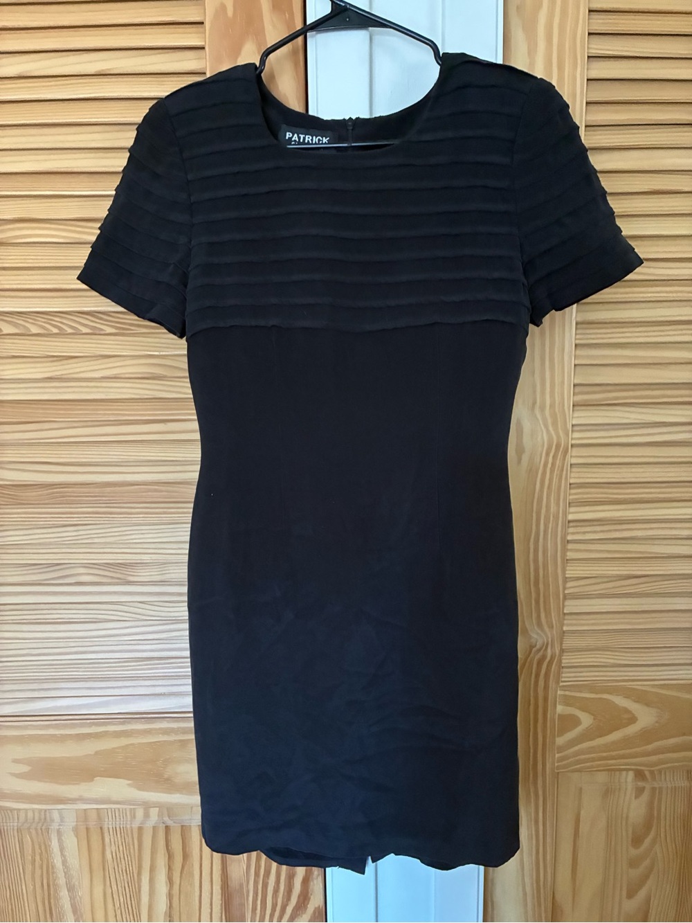 Patrick collection Black Short-Sleeve Sheath Dress size 6